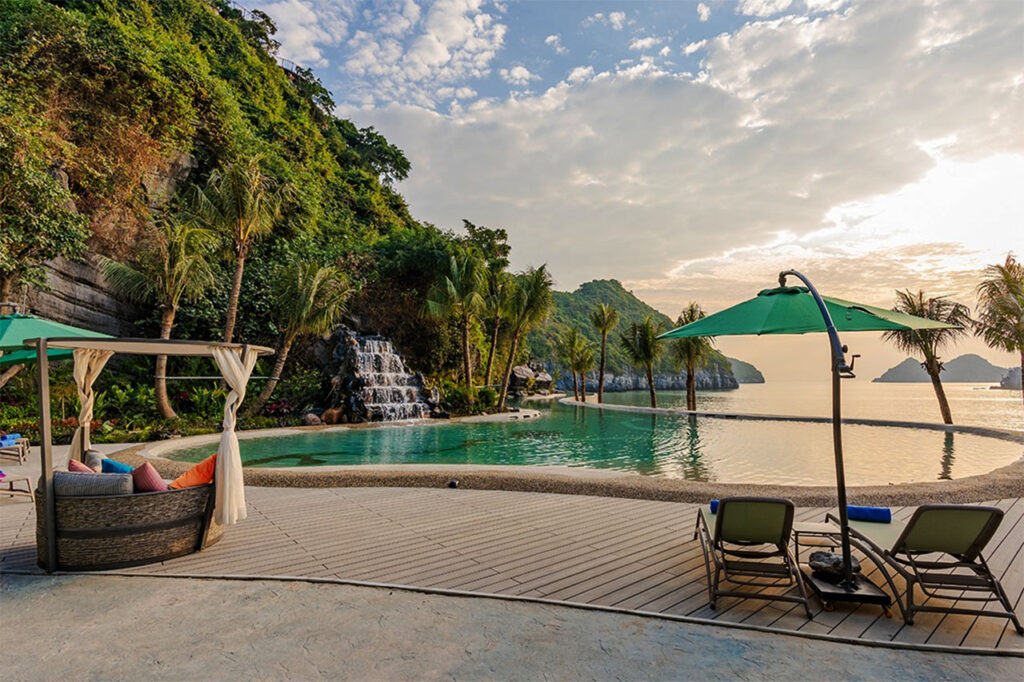 Bể mặn vô cực view biển