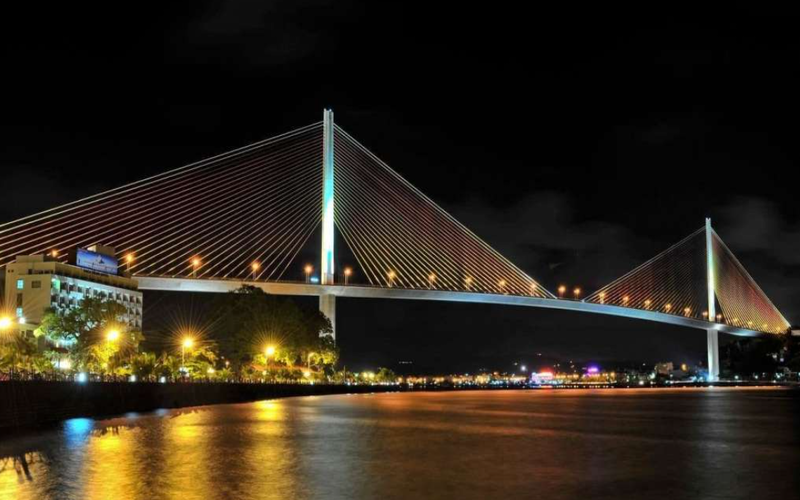 Thành phố Hạ Long về đêm
