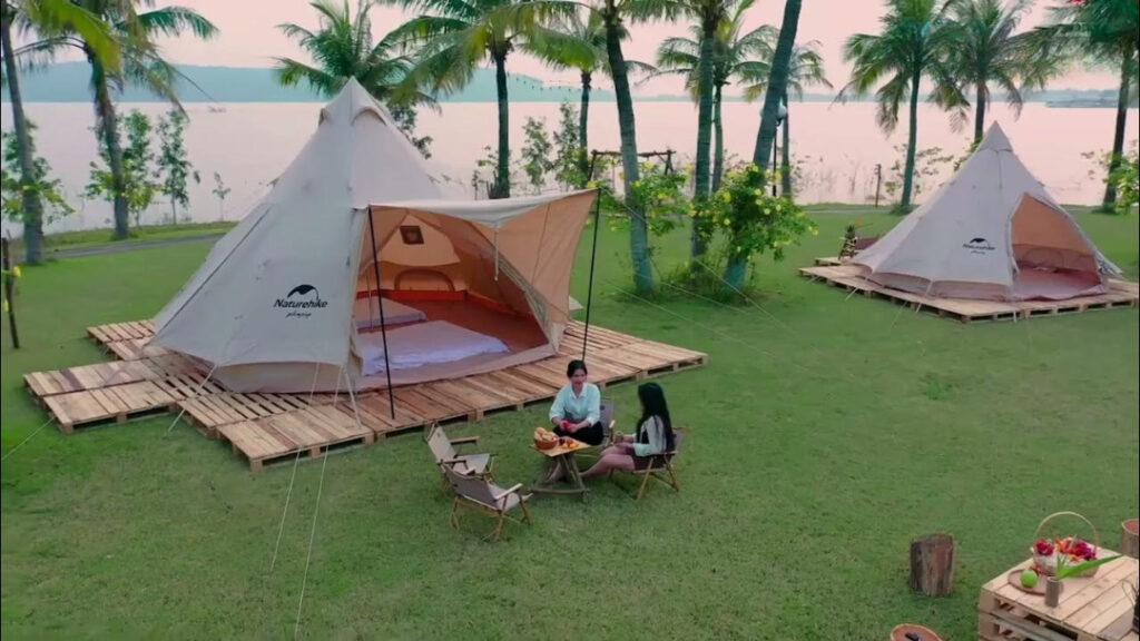 Picnic nhẹ bên hồ