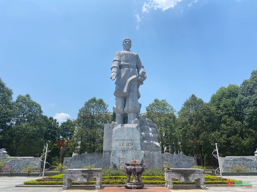 Tượng đài Lê Lợi