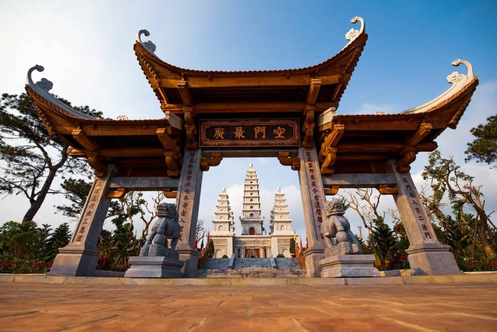 Cổng tam quan
