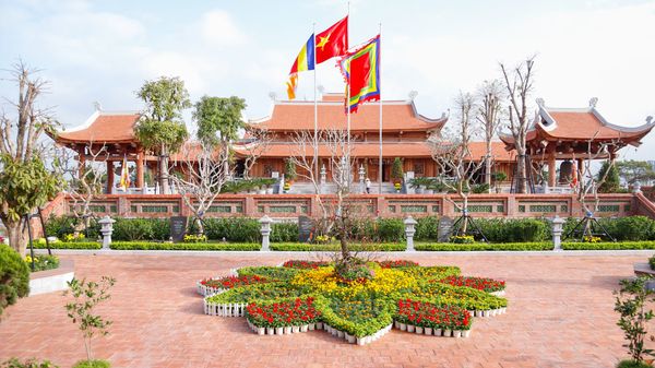 Nhà Mẫu