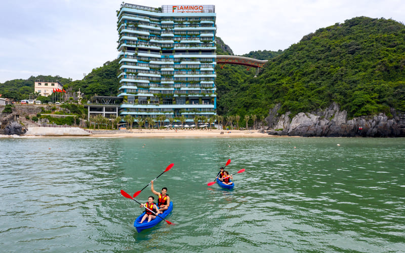 flamingo-cat-ba-gia-bao-nhieu-kayyak