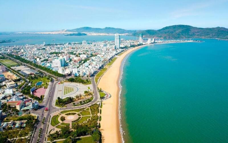 dat-phong-flc-city-hotel-beach-quy-nhon-over