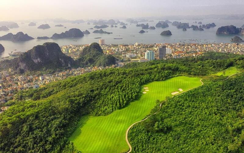dat-phong-flc-grand-hotel-ha-long-view-vinh-dep-san-golf
