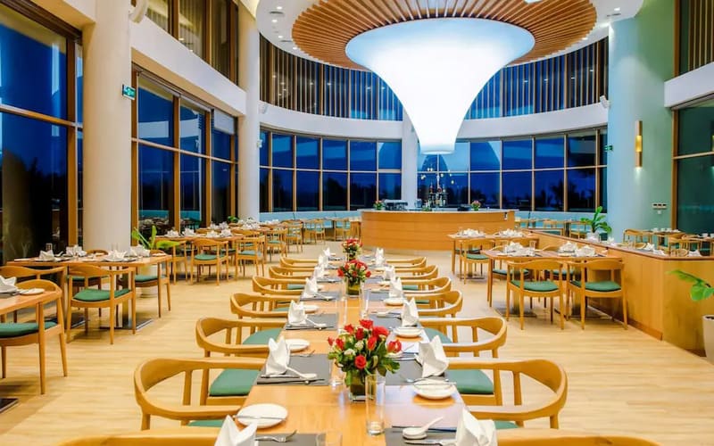 dat-phong-flc-luxury-hotel-quy-nhon-pool