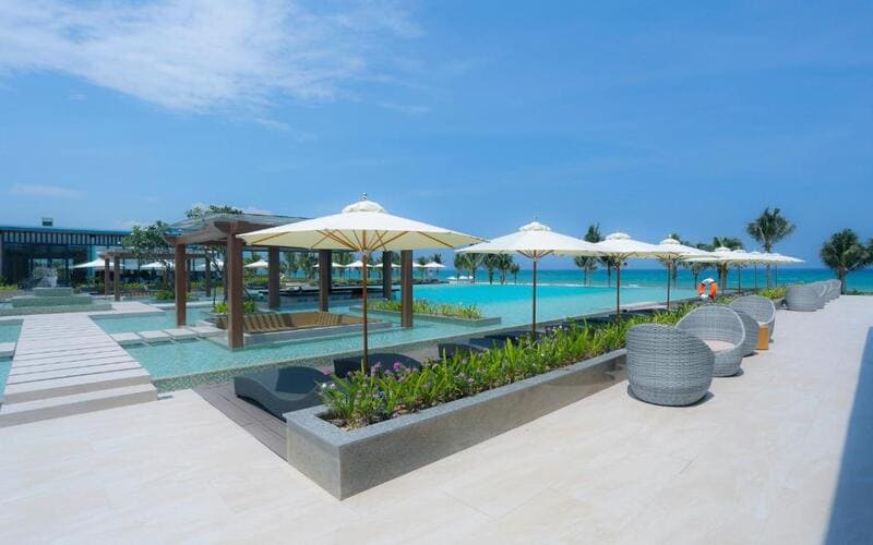 dat-phong-flc-luxury-resort-quy-nhon-pool