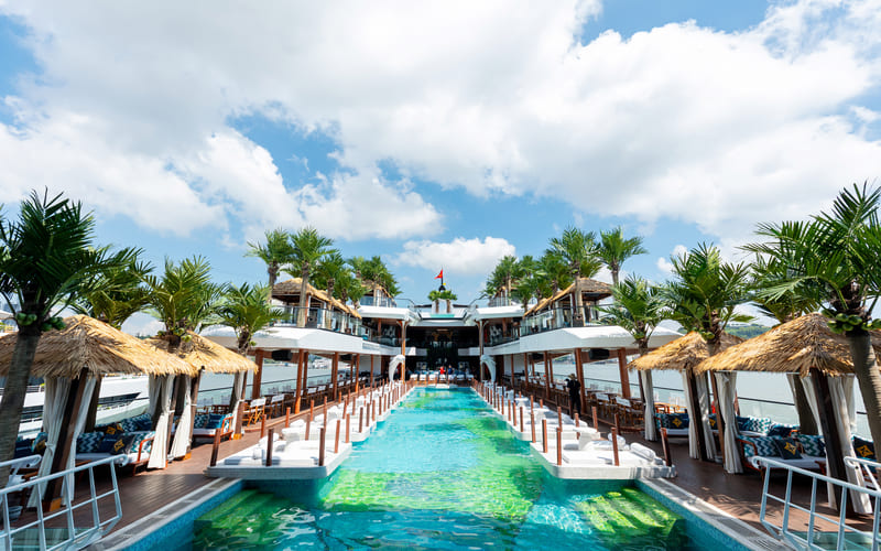 du-thuyen-dolphin-ha-long-trai-nghiem-5-sao-pool