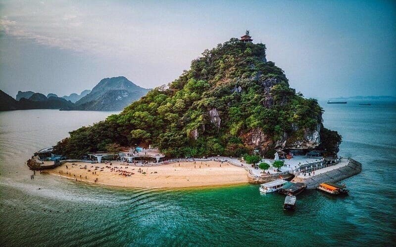 du-thuyen-ha-long-cao-cap-trai-nghiem-vinh-bien-dang-cap-titop