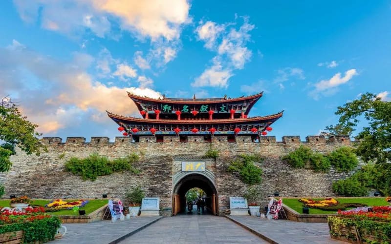 tour-dai-ly-le-giang-hanh-trinh-kham-pha-van-nam