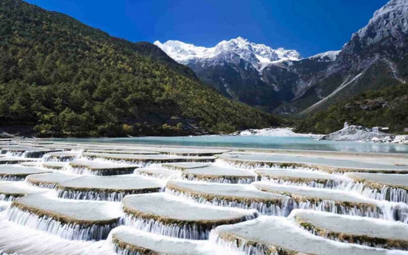 tour-le-giang-tron-goi-thanh-co-dep-nhat-van-nam-nuituyet