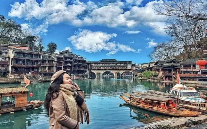 tour-phuong-hoang-co-tran-check-in-co-tran-dep-nhat-trung-quoc-1