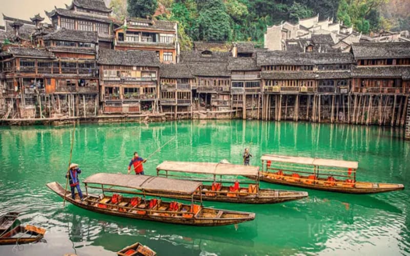 tour-phuong-hoang-co-tran-check-in-co-tran-dep-nhat-trung-quoc-dagiang