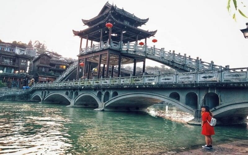 tour-phuong-hoang-co-tran-check-in-co-tran-dep-nhat-trung-quoc-hongkieu