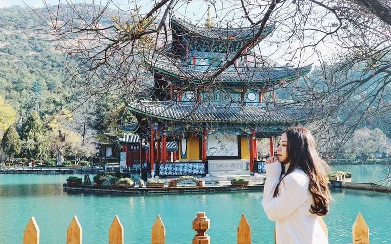 tour-trung-quoc-qua-cua-khau-di-duong-bo-tien-loi-conminh