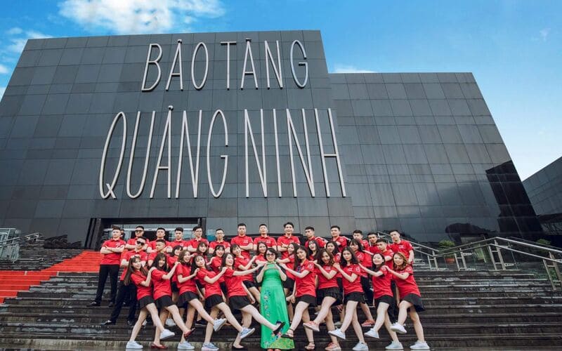 co-nen-di-ha-long-dip-30-4-khong-uu-nhuoc-diem-baotang