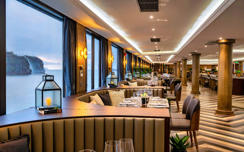 co-nen-di-ha-long-dip-30-4-khong-uu-nhuoc-diem-res