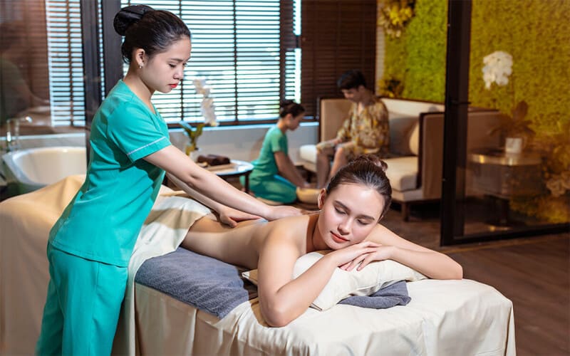 co-nen-di-ha-long-dip-30-4-khong-uu-nhuoc-diem-spa