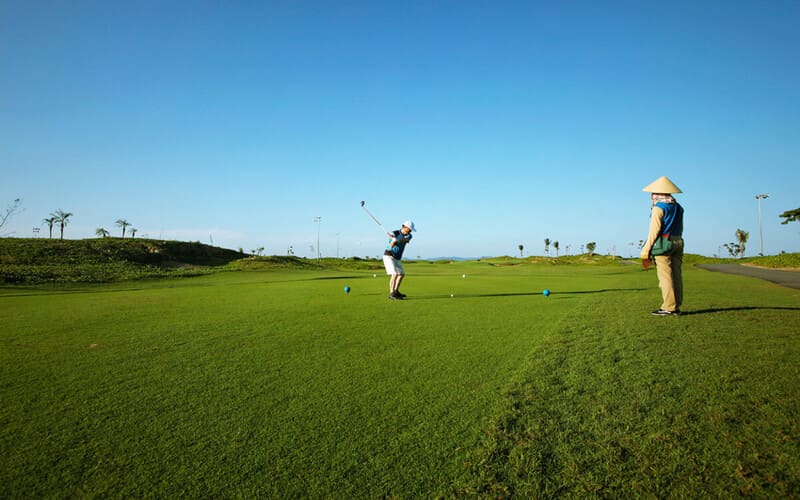 di-sam-son-nen-o-khach-san-hay-villa-flc-golf