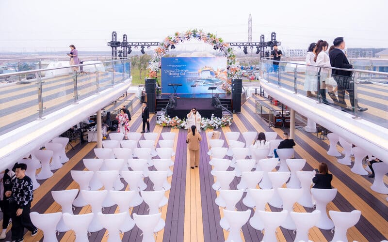 du-thuyen-ha-long-don-khach-tai-thanh-hoa-xe-tan-noi-4