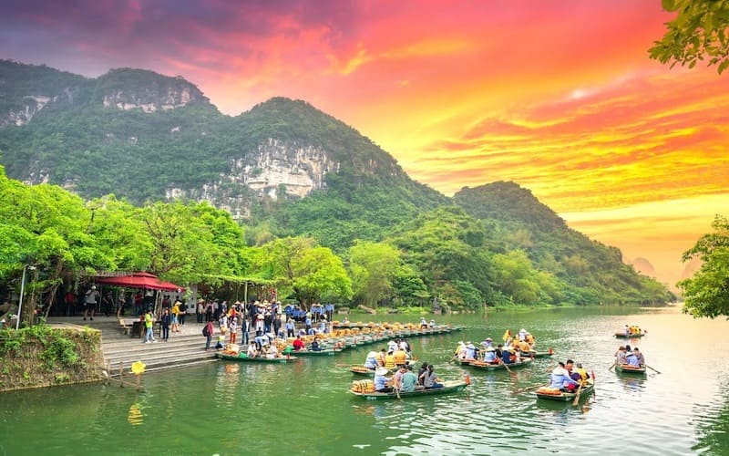 gia-ve-tham-quan-ninh-binh-dip-30-4-moi-nhat-tamcoc