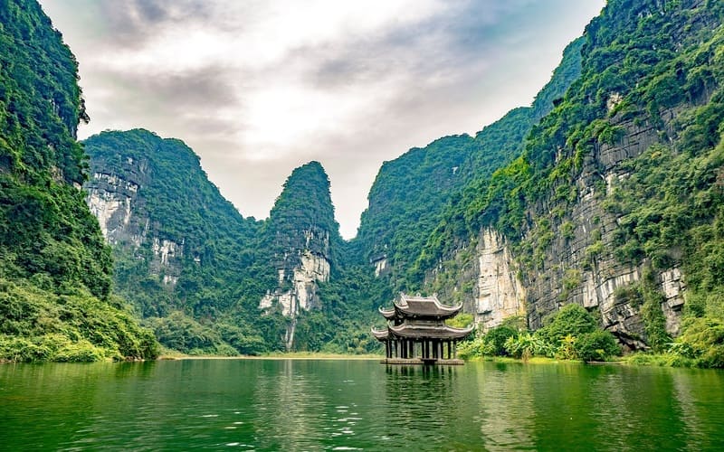 gia-ve-tham-quan-ninh-binh-dip-30-4-moi-nhat-trangan