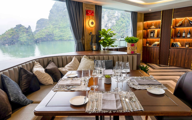 kinh-nghiem-dat-du-thuyen-ha-long-dip-le-amba