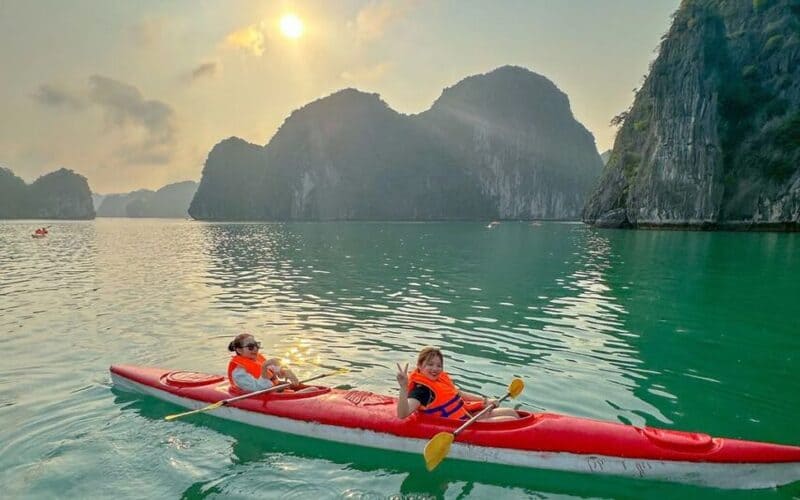 lich-trinh-ha-long-30-4-3-ngay-2-dem-chi-tiet-kayak