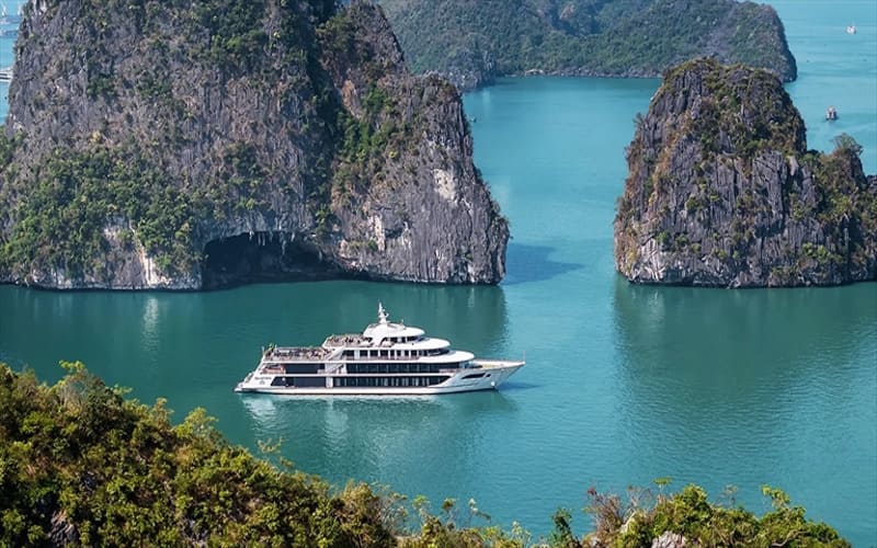 nen-di-cat-ba-hay-ha-long-dip-30-4-sea