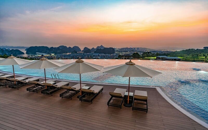 top-diem-du-lich-hot-30-4-1-5-flc-halong