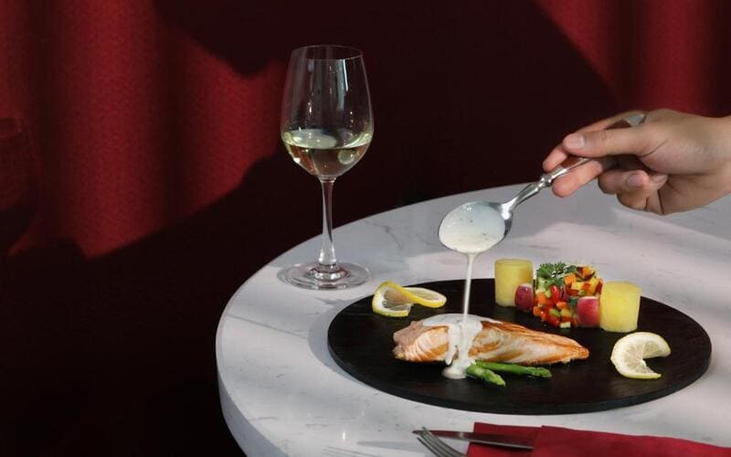 top-nha-hang-ha-long-mo-cua-dip-30-4-1-5-2