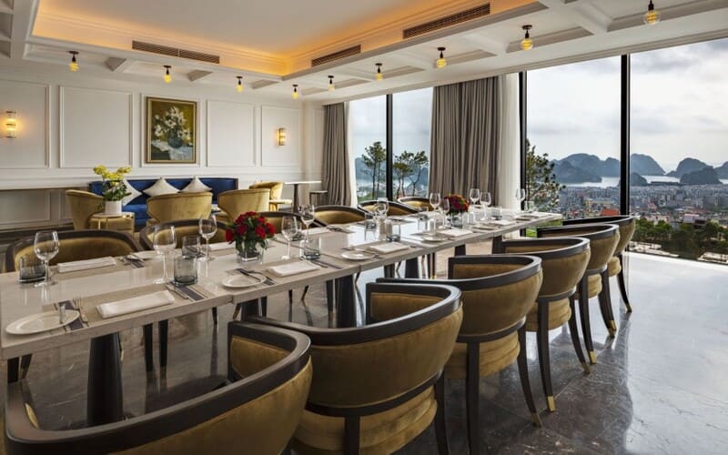 top-nha-hang-view-vinh-ha-long-dep-dang-trai-nghiem-olive