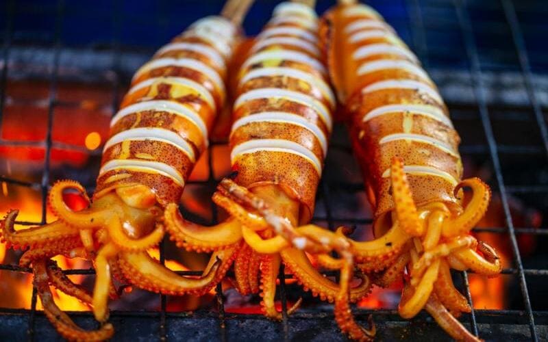 top-quan-hai-san-cat-ba-mua-le-30-4-2