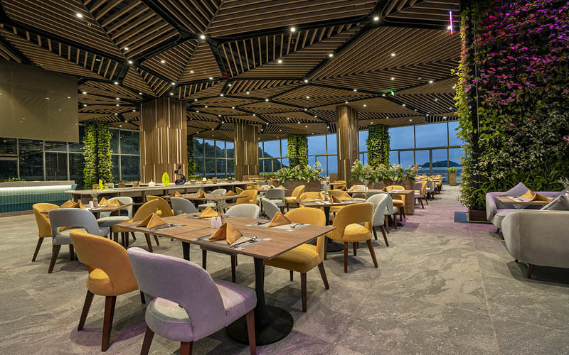 top-quan-hai-san-cat-ba-mua-le-30-4-sea-fla