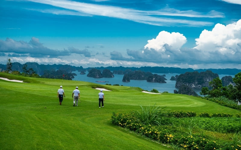 tour-ha-long-vip-tu-thanh-hoa-trai-nghiem-cao-cap-golf