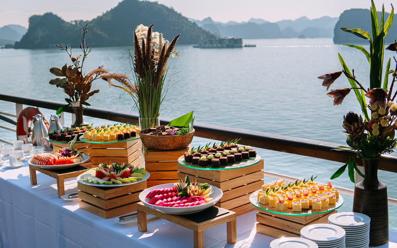 chi-phi-to-chuc-gala-dinner-tren-du-thuyen-ha-long-8