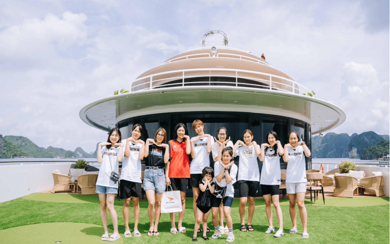 concept-team-building-tren-du-thuyen-sang-tao