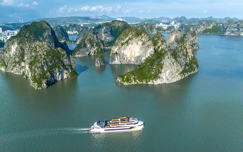 dat-du-thuyen-dolphin-cruise-tu-thanh-hoa-gia-tot-1