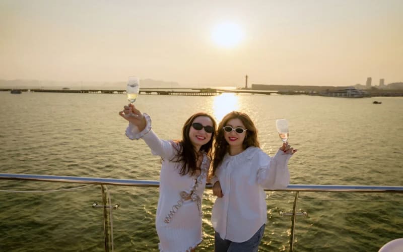 dat-du-thuyen-luna-cruise-tu-thanh-hoa-gia-tot-1