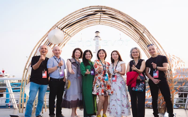 du-thuyen-ha-long-co-phu-hop-to-chuc-su-kien-khong-8