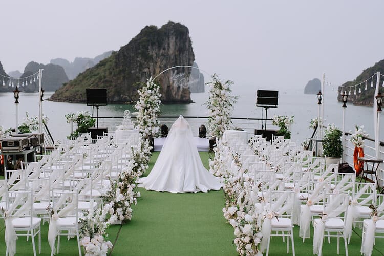 du-thuyen-ha-long-to-chuc-event-rieng-tu-cao-cap