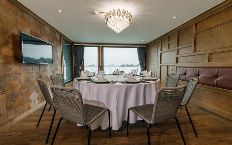 hoi-nghi-khach-hang-tren-ambassador-cruise-2