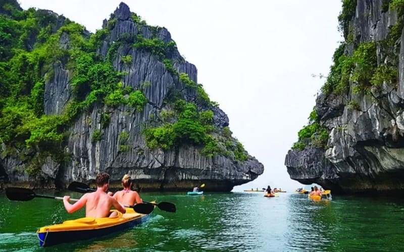 nhung-bai-tam-dep-nhat-o-cat-ba-kayak-lanha