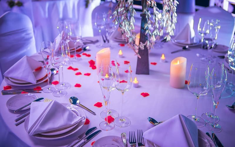 thue-paradise-cruise-to-chuc-gala-dinner-tron-goi-9