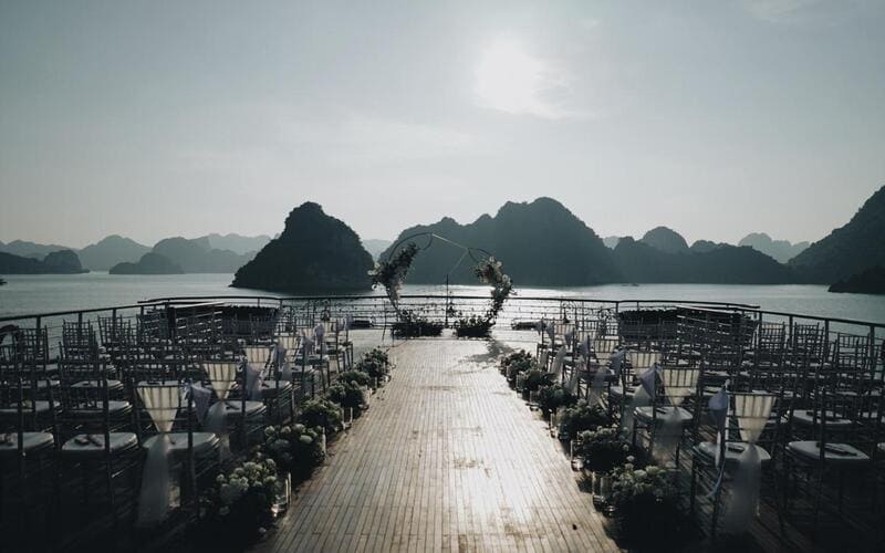 thue-paradise-cruise-to-chuc-gala-dinner-tron-goi1