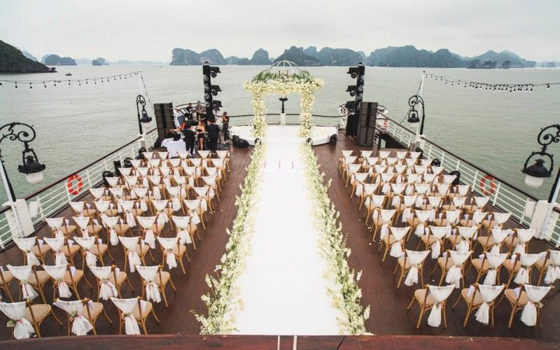 to-chuc-event-tren-du-thuyen-ha-long-tron-goi (1)