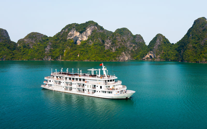 to-chuc-meeting-tren-du-thuyen-ha-long-chuyen-nghiep-1