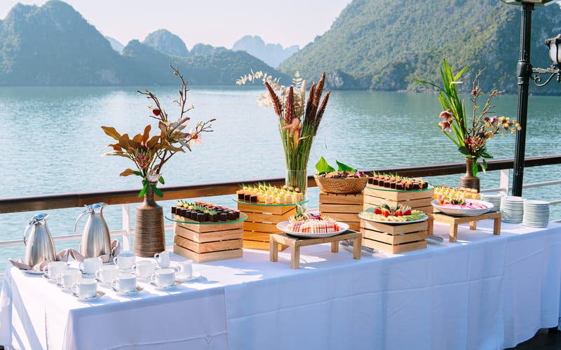 to-chuc-sinh-nhat-anniversary-tren-du-thuyen-ha-long-5