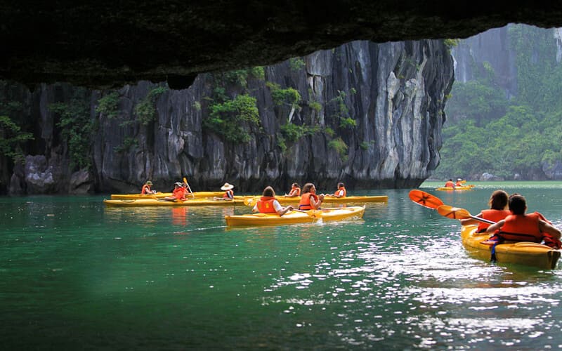 tour-doanh-nghiep-thanh-hoa-di-du-thuyen-ha-long-8