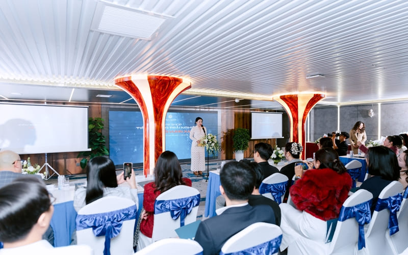 tour-thanh-hoa-di-du-thuyen-dolphin-cruise-ha-long-8